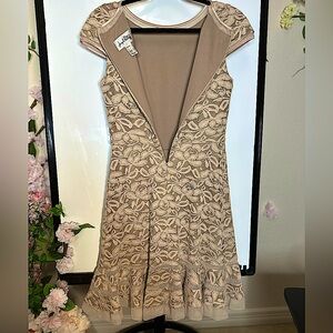 Joseph Ribbkoff size 8 cocktail or date night dress.